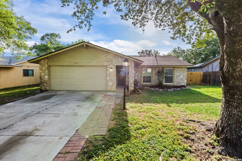 Photo of 923 Saddlebrook Dr, San Antonio, TX 78245 (MLS # 1920777)
