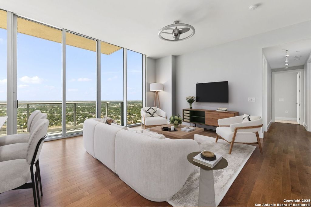 Photo of 610 E Market 2811 #2811, San Antonio, TX 78205 (MLS # 1929567)