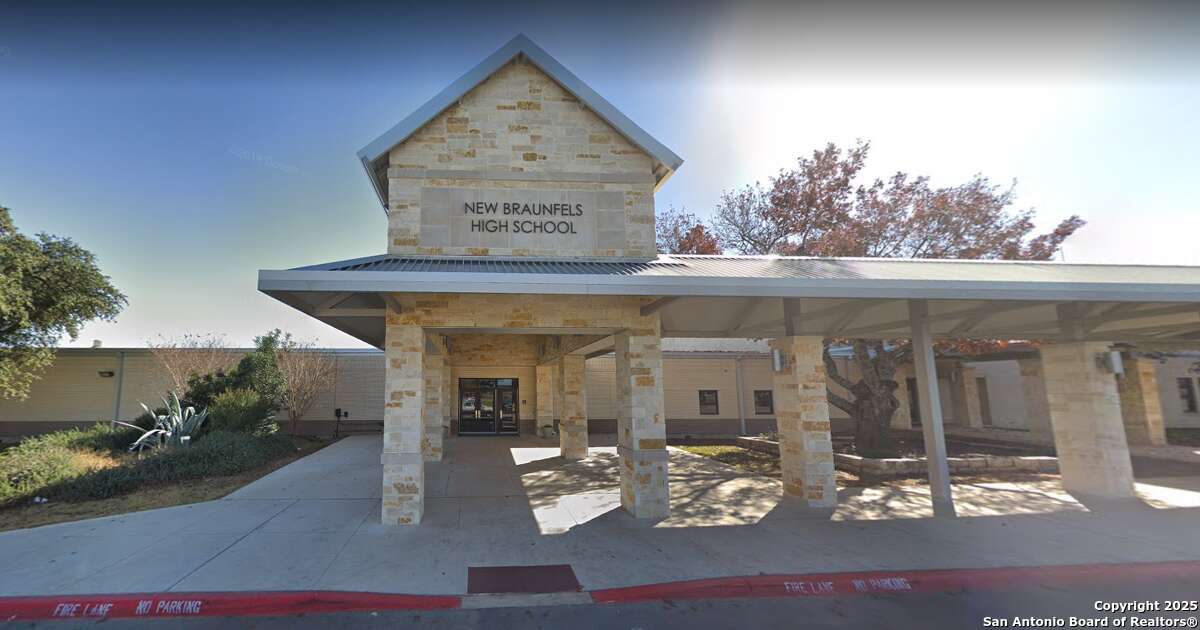 Search 1556 Ravine Way