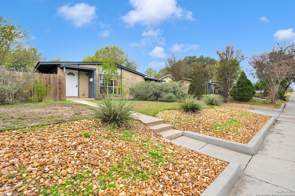 Photo of 142 Shady Rill, San Antonio, TX 78213 (MLS # 1926615)