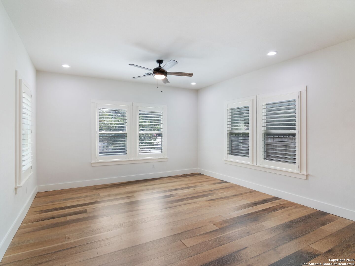 737 E Magnolia Avenue