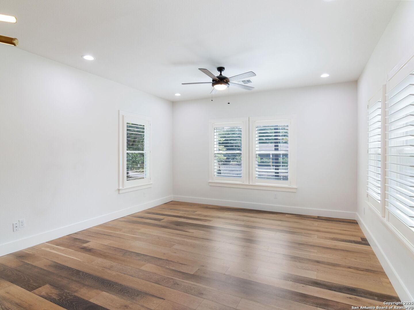 737 E Magnolia Avenue