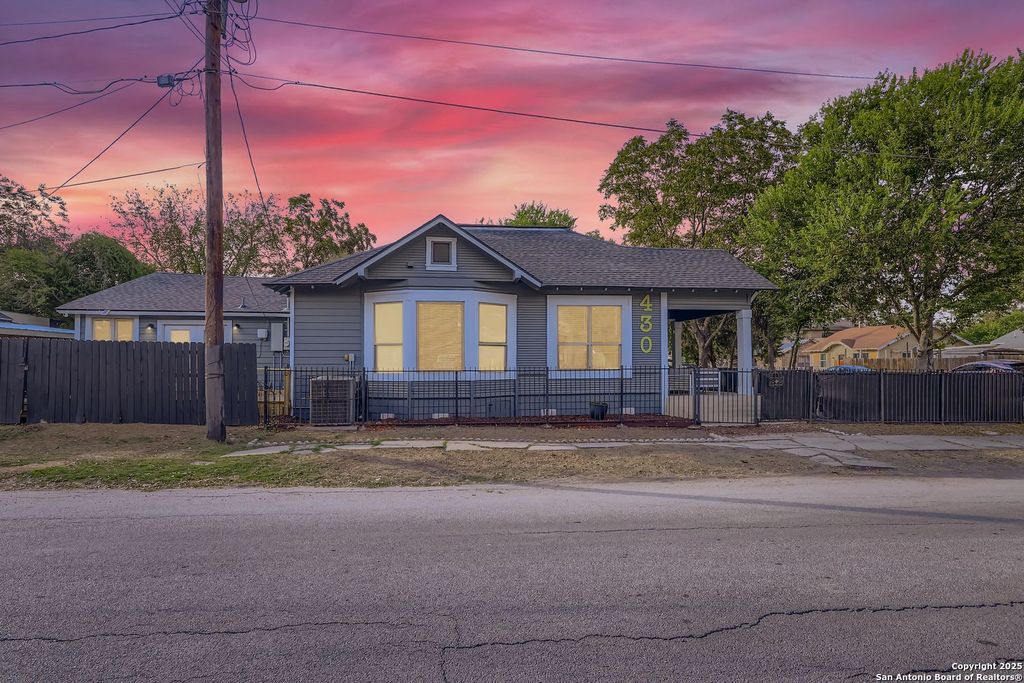Photo of 430 Hampshire Ave, San Antonio, TX 78210 (MLS # 1911407)
