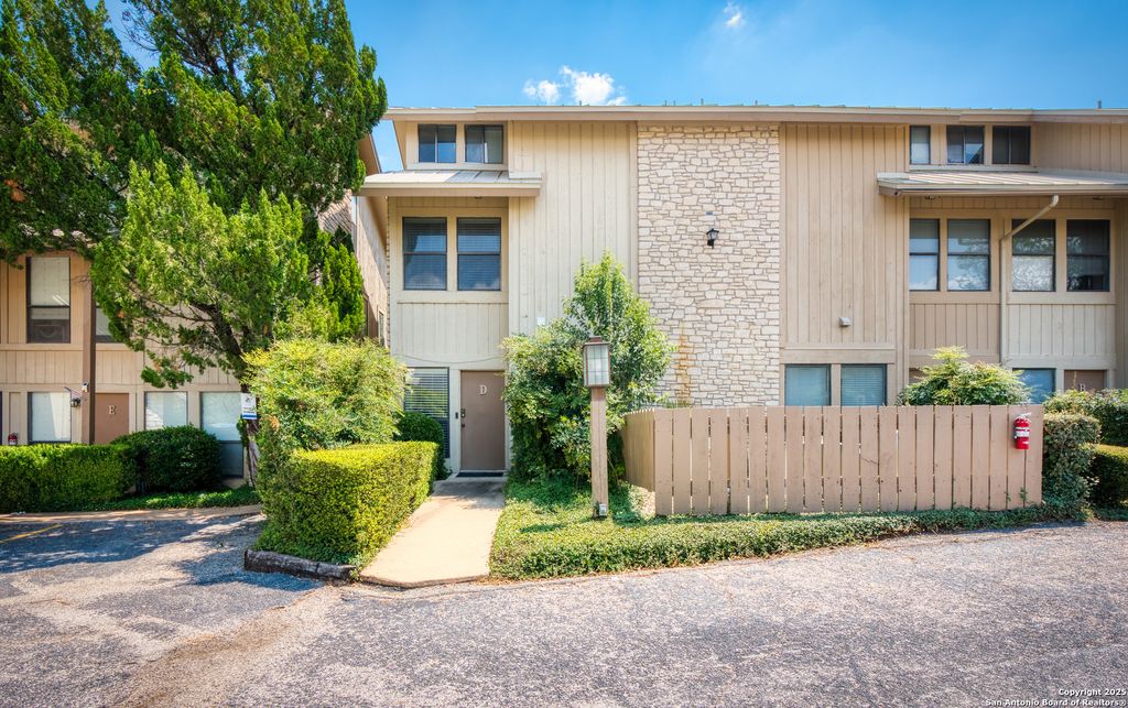 Photo of 704 Horseshoe Bay Blvd D #D, Horseshoe Bay, TX 78657 (MLS # 1897468)