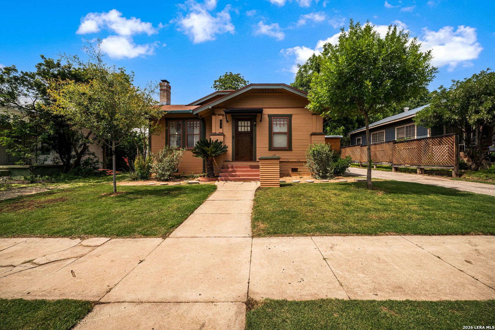 623 W MULBERRY AVE