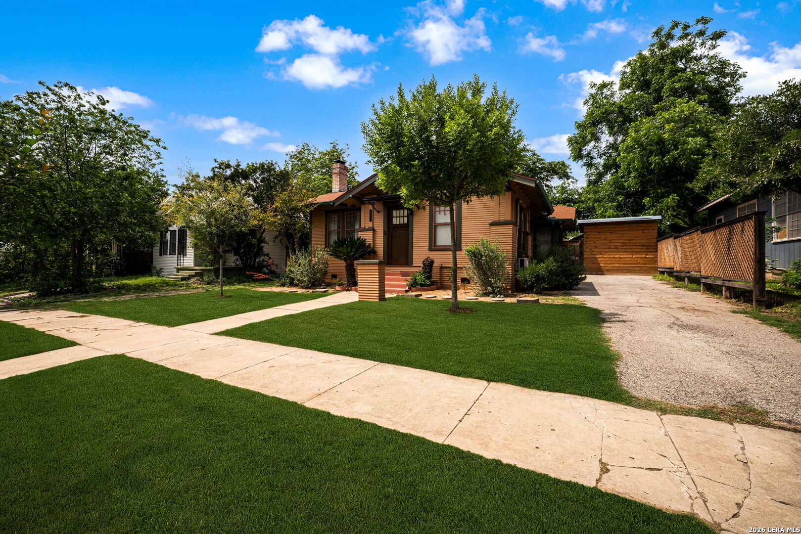 623 W MULBERRY AVE
