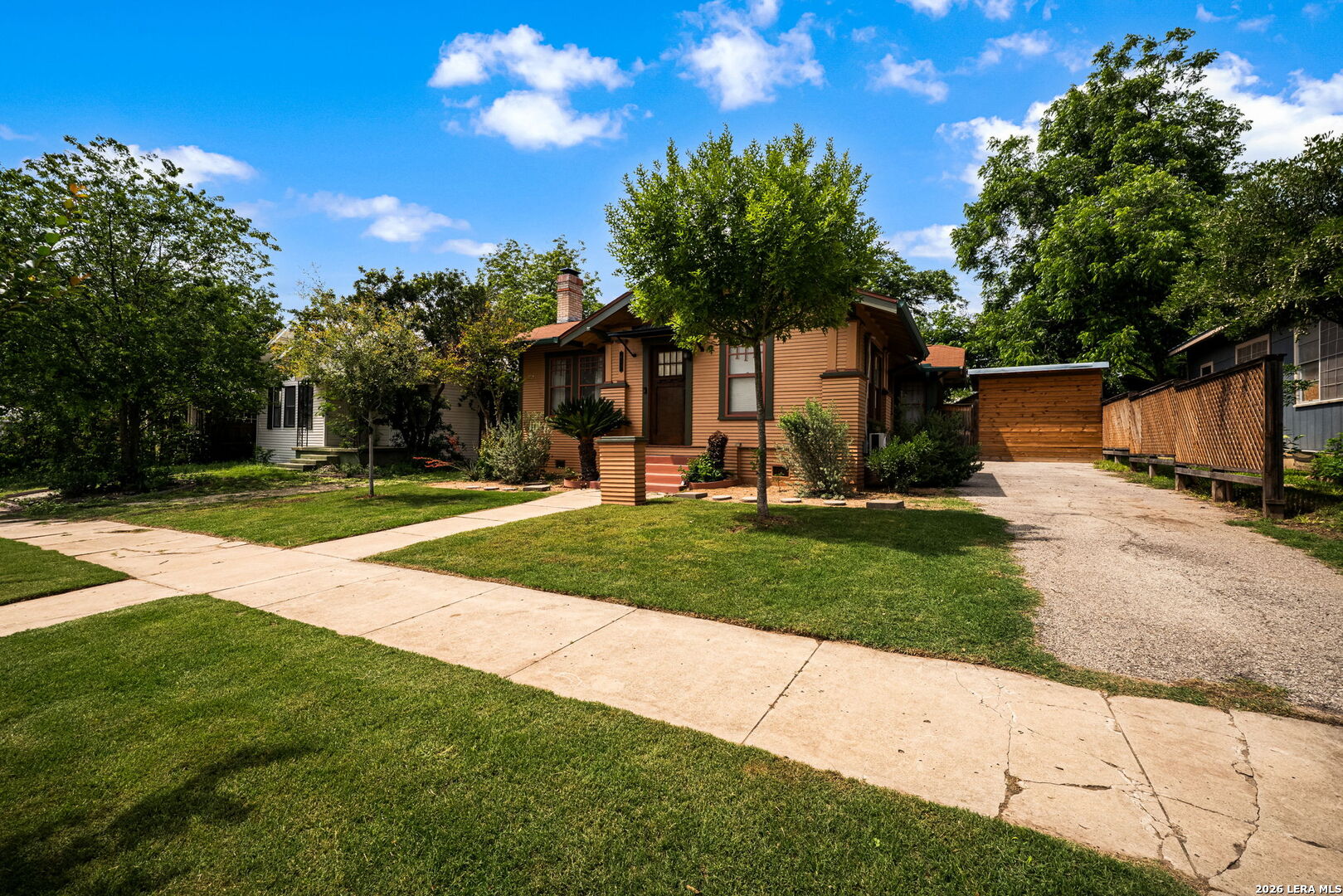 623 W MULBERRY AVE
