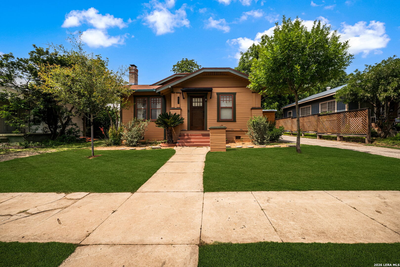 623 W MULBERRY AVE