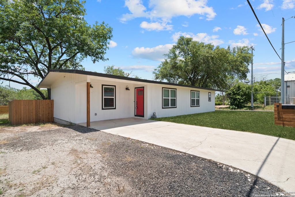 Photo of 1003 TABERNACLE ST, Seguin, TX 78155 (MLS # 2012786)