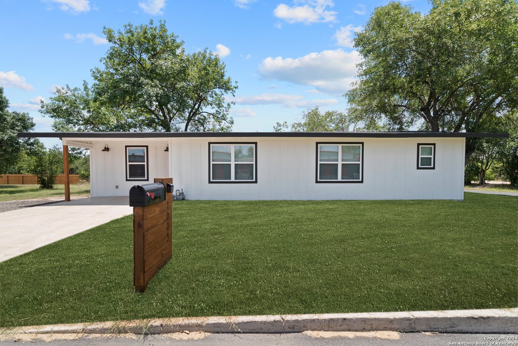 Photo of 1003 TABERNACLE ST, Seguin, TX 78155 (MLS # 2012786)