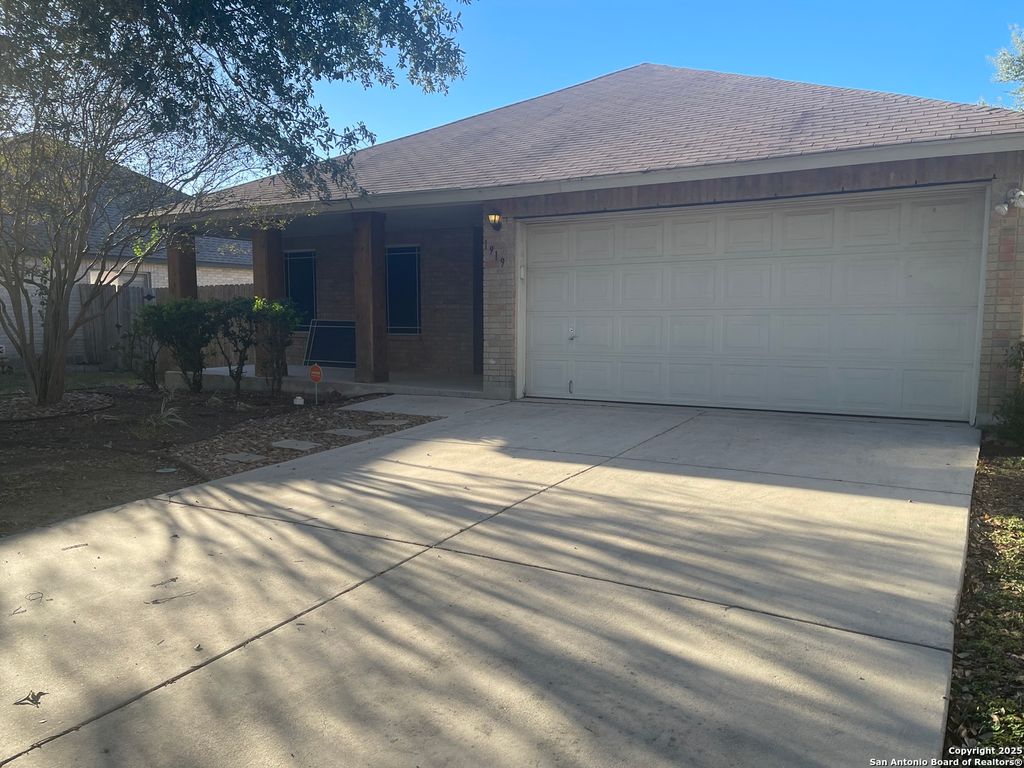 Photo of 1919 Club Crossing, New Braunfels, TX 78130 (MLS # 1921095)