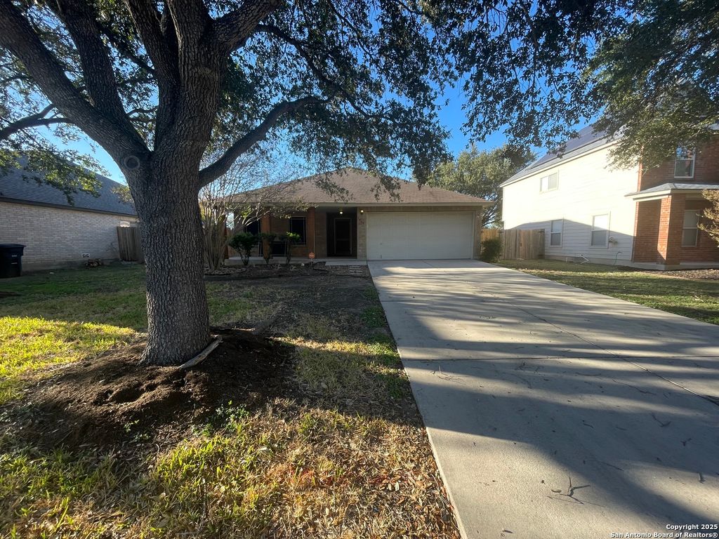 Photo of 1919 Club Crossing, New Braunfels, TX 78130 (MLS # 1921095)
