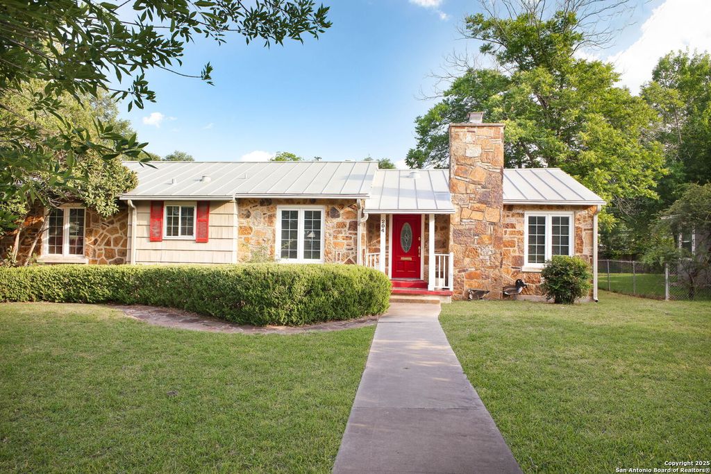 Photo of 204 E Nottingham, San Antonio, TX 78209 (MLS # 1876792)