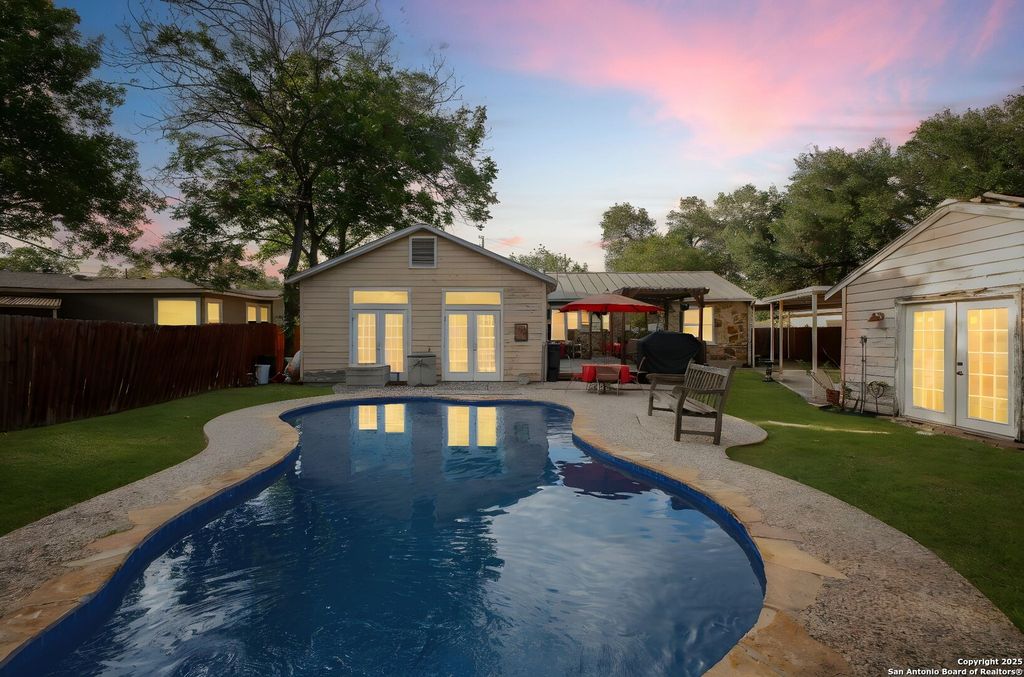 Photo of 204 E Nottingham, San Antonio, TX 78209 (MLS # 1876792)