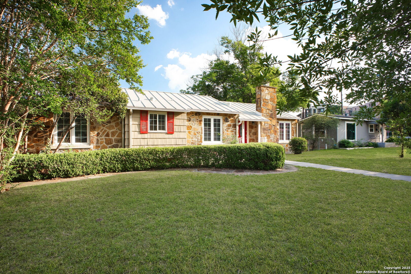 204 E Nottingham