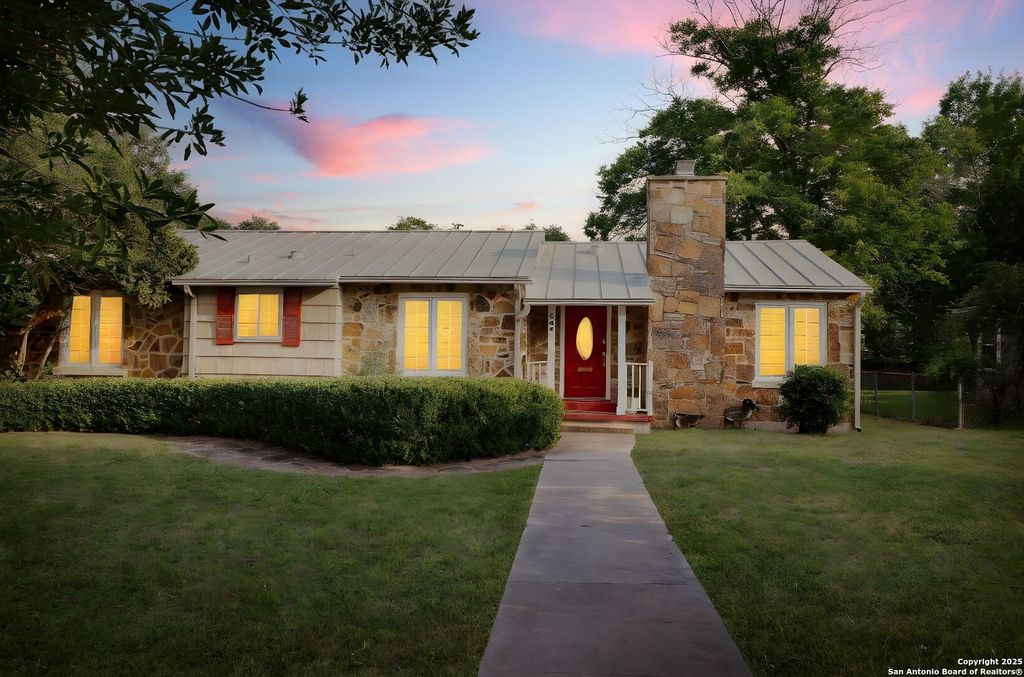 Photo of 204 E Nottingham, San Antonio, TX 78209 (MLS # 1876792)