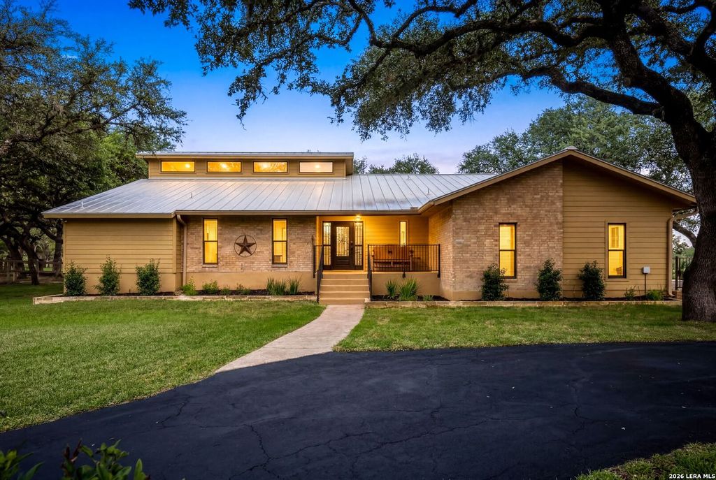 Photo of 29274 Seabiscuit Dr, Fair Oaks Ranch, TX 78015 (MLS # 1949344)