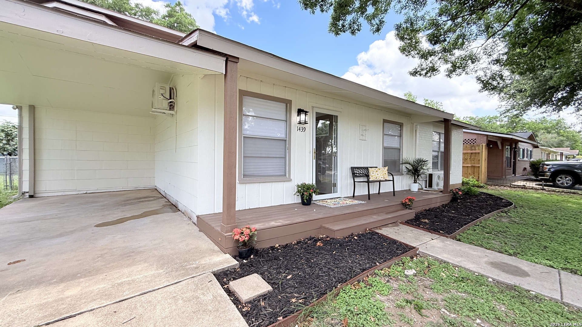 1439 PETERSON AVE