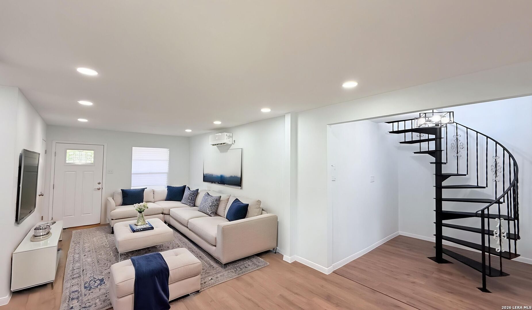 1439 PETERSON AVE