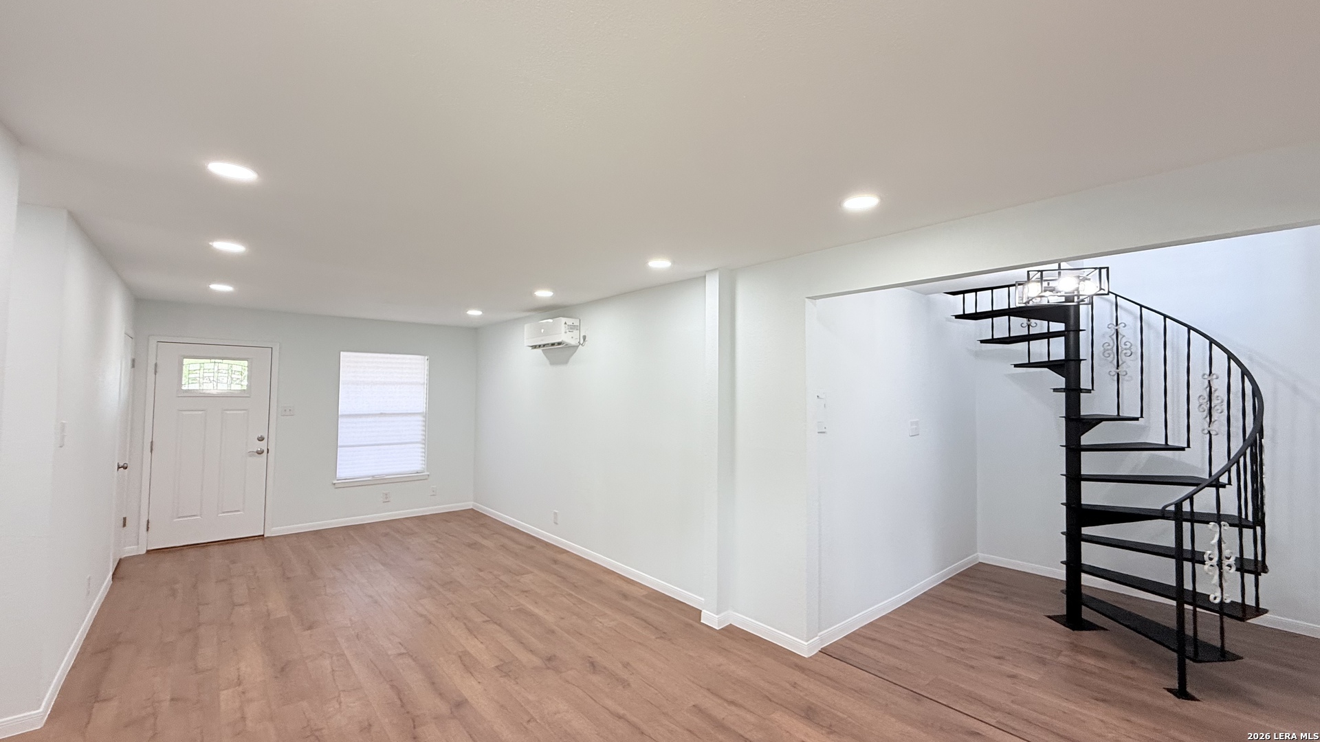 1439 PETERSON AVE