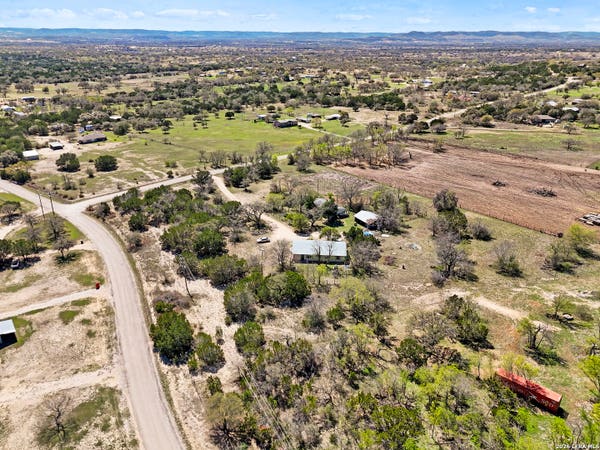 146 Exotic Ln, Bandera, TX, 78003