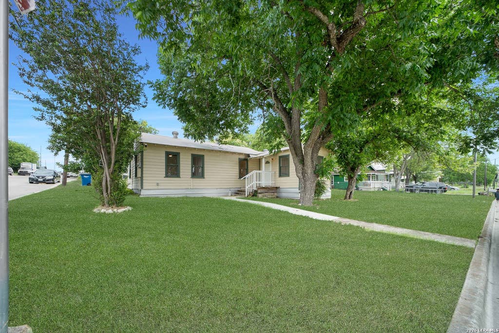 Photo of 414 Orange, New Braunfels, TX 78130 (MLS # 1973619)
