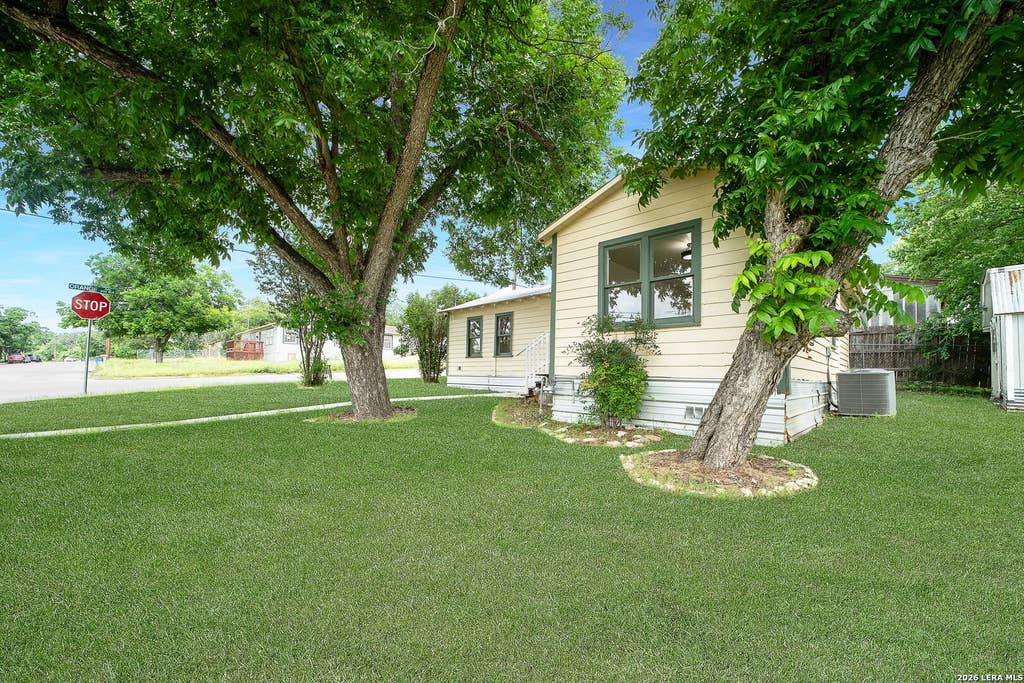 Photo of 414 Orange, New Braunfels, TX 78130 (MLS # 1973619)