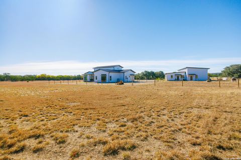 925 Clearwater Canyon Bandera TX 78003