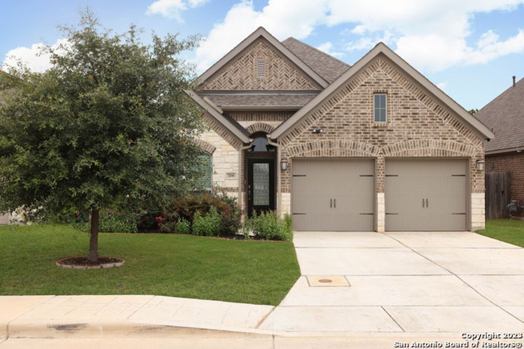Photo of 708 Arroyo Dorado, New Braunfels, TX 78130 (MLS # 1967945)