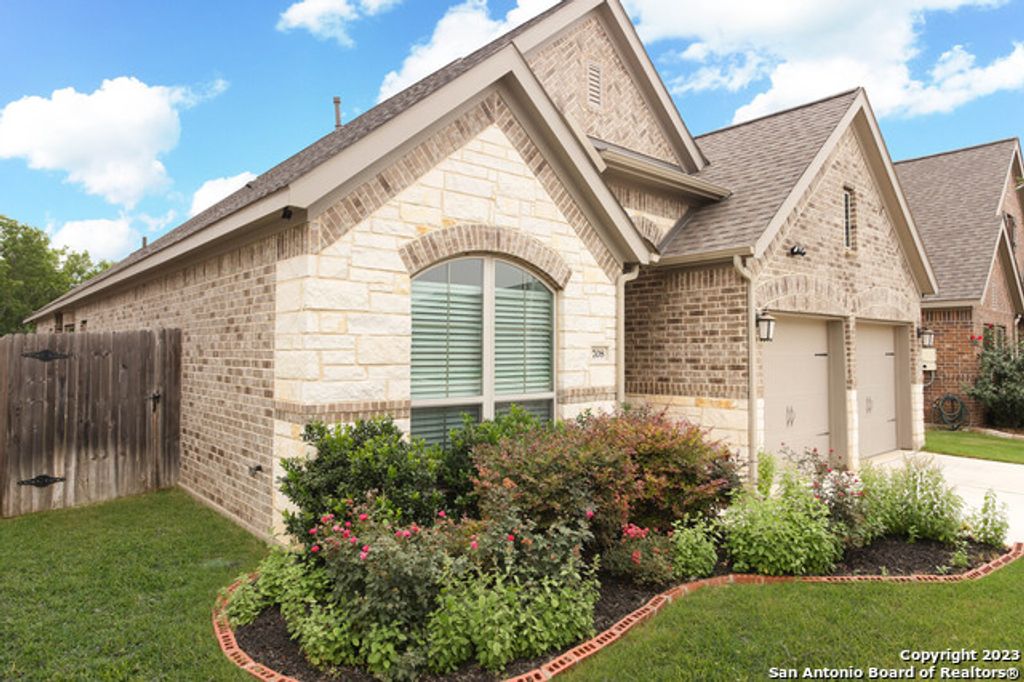 Photo of 708 Arroyo Dorado, New Braunfels, TX 78130 (MLS # 1967945)