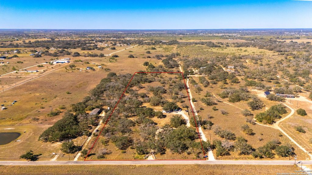 Photo of 1742 County Road 777, Devine, TX 78016 (MLS # 1921961)