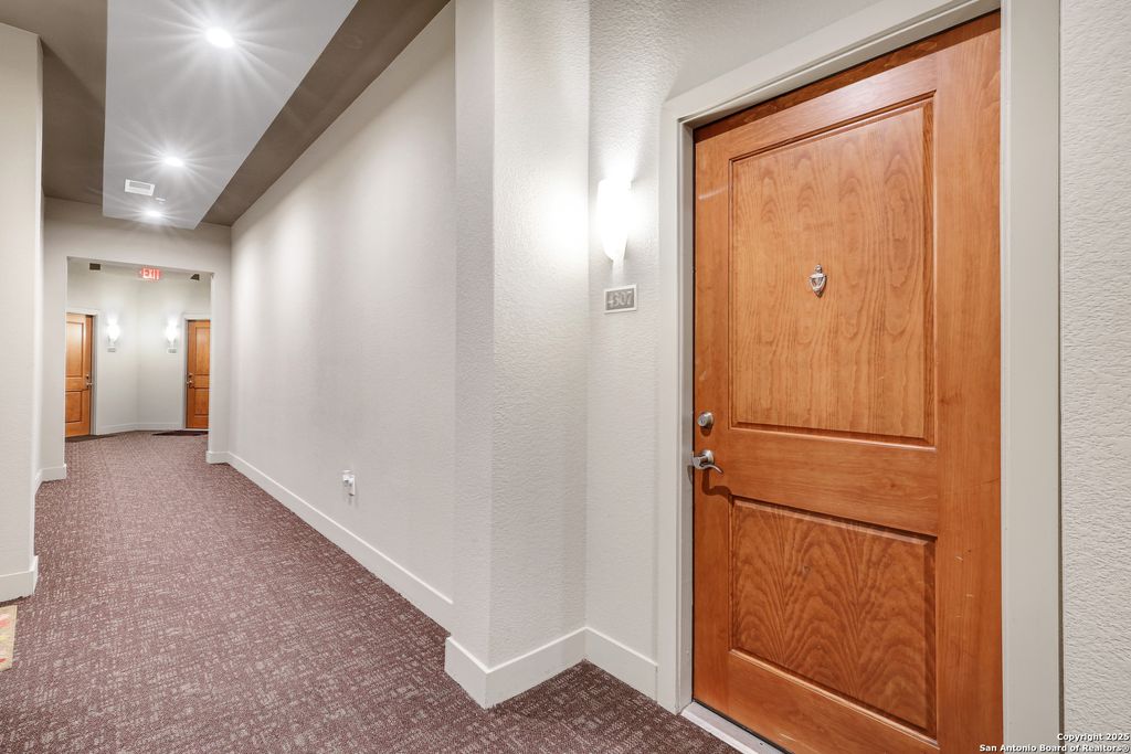 Photo of 7342 Oak Manor Dr 4307 #4307, San Antonio, TX 78229 (MLS # 1919755)