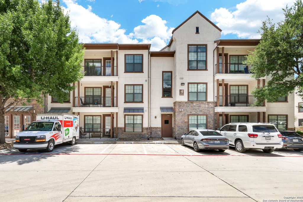 Photo of 7342 Oak Manor Dr 4307 #4307, San Antonio, TX 78229 (MLS # 1919755)