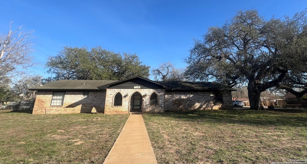 Photo of 215 Lantana, Pleasanton, TX 78064 (MLS # 1930973)