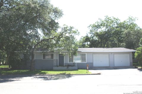 Photo of 1374 MISTLETOE AVE, New Braunfels, TX 78130 (MLS # 1916739)