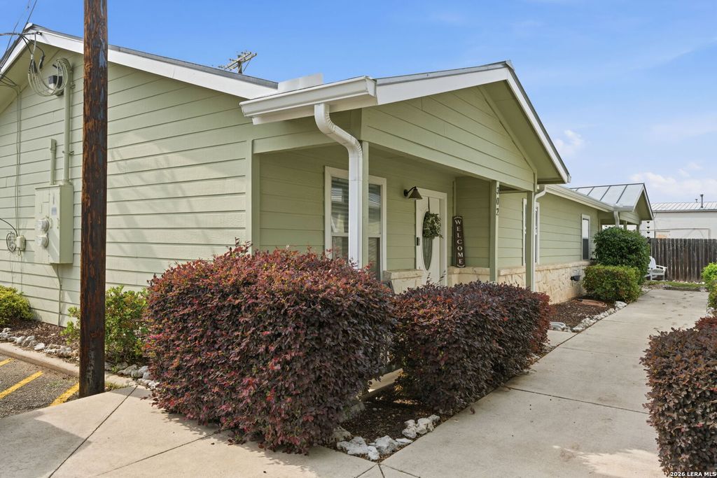 Photo of 121 S Plant 302 #302, Boerne, TX 78006 (MLS # 1958760)