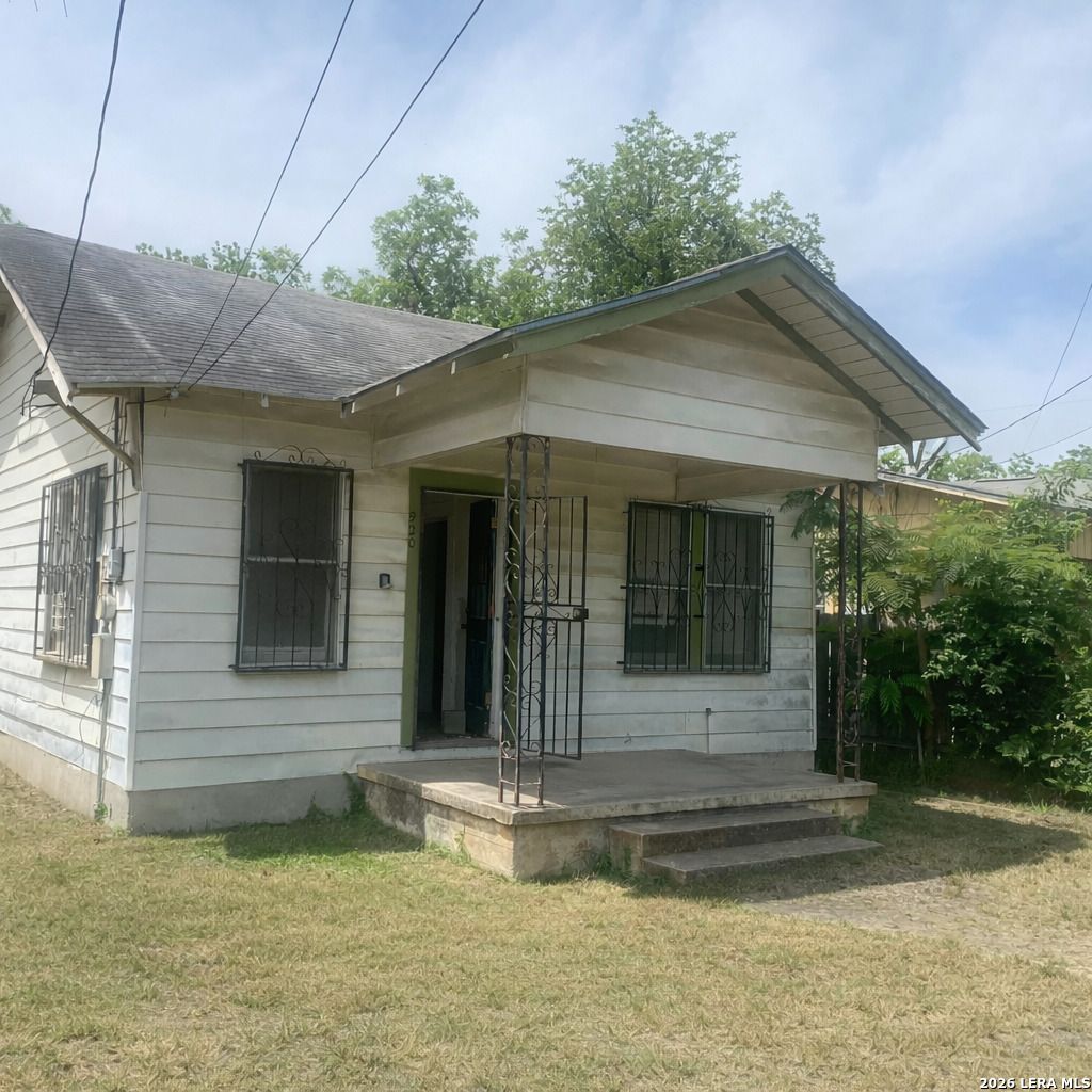 Photo of 920 Saldana St, San Antonio, TX 78225 (MLS # 1938271)