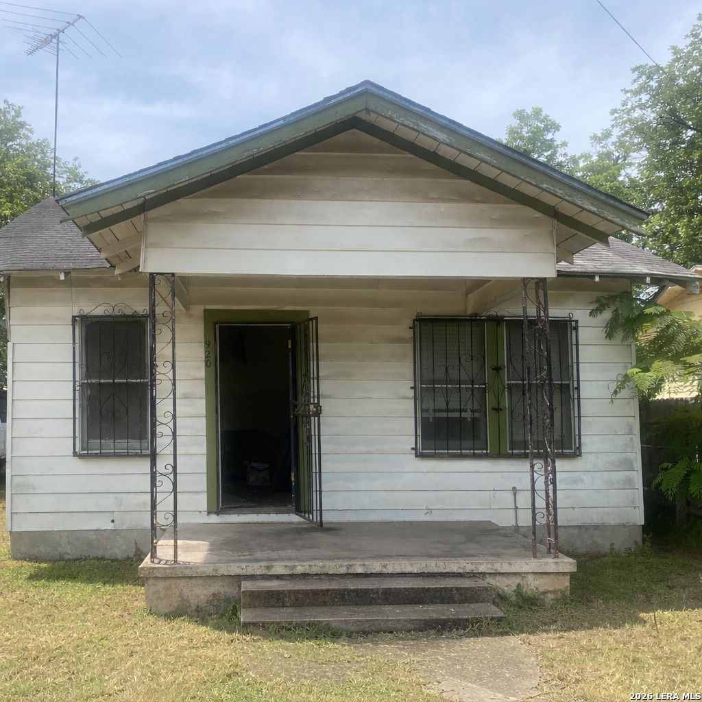 Photo of 920 Saldana St, San Antonio, TX 78225 (MLS # 1938271)