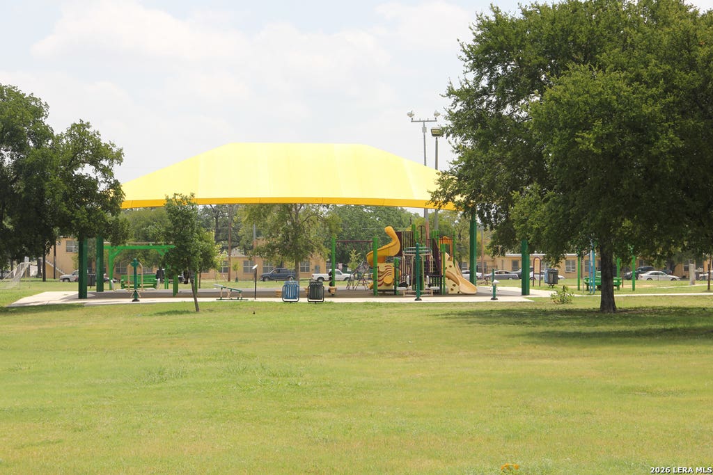 Photo of 2319 W Poplar, San Antonio, TX 78207 (MLS # 2011795)