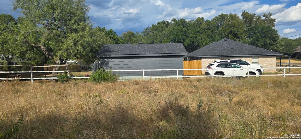 Photo of 433 Lighthouse, Canyon Lake, TX 78133 (MLS # 1909392)