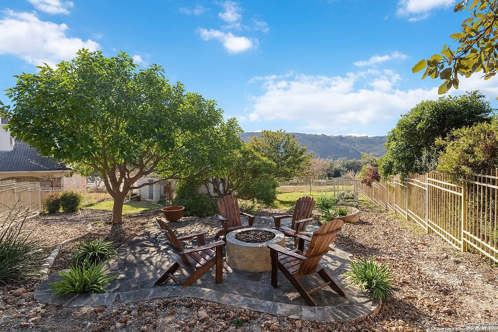 Photo of 103 Arboleda, Boerne, TX 78006 (MLS # 1929770)