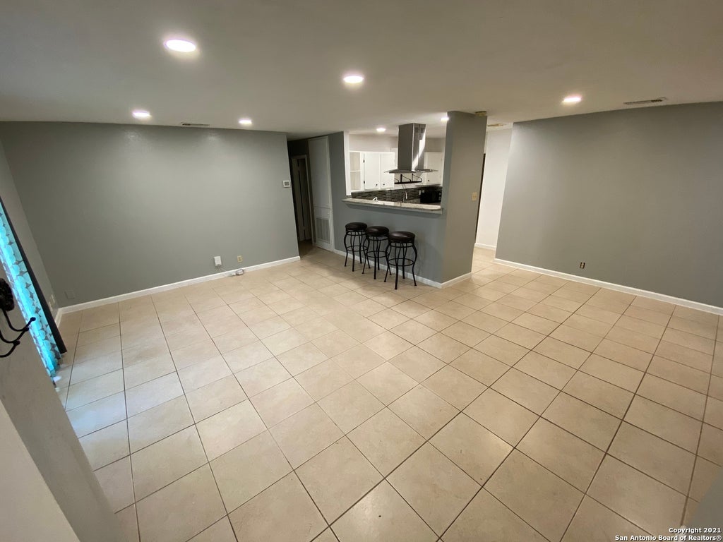 Photo of 7318 HUNTERS LK, San Antonio, TX 78249 (MLS # 2000434)