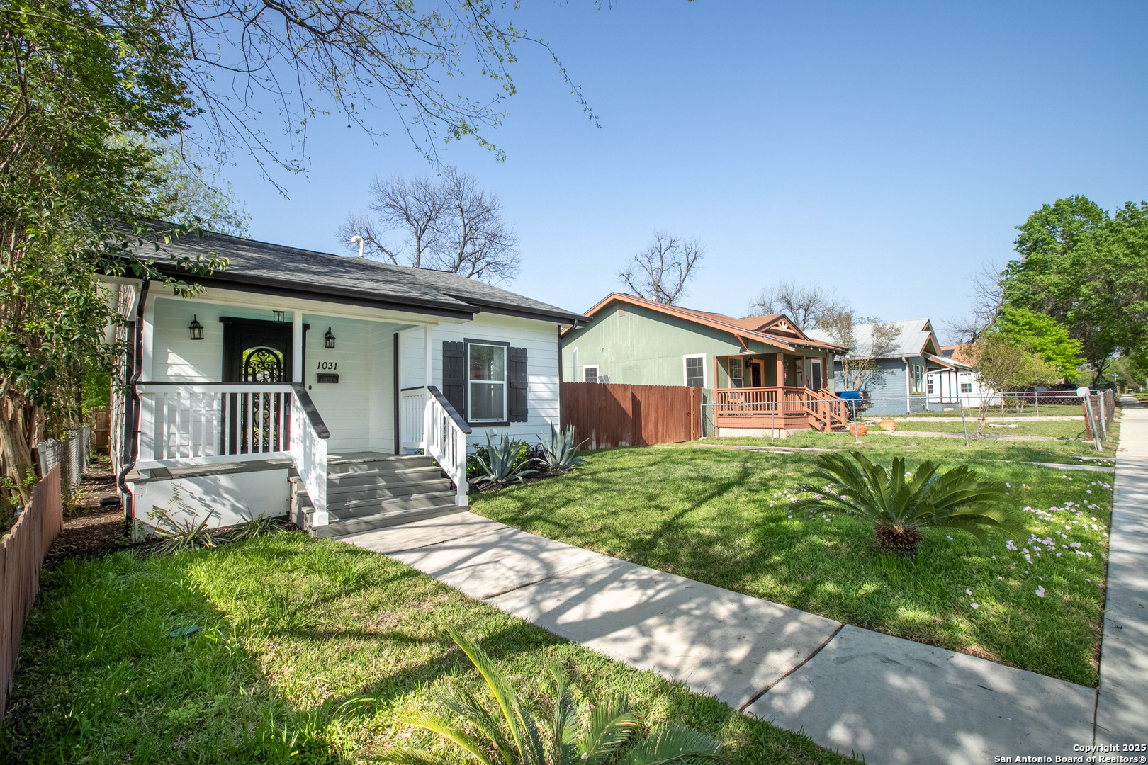 1031 W ELSMERE PL