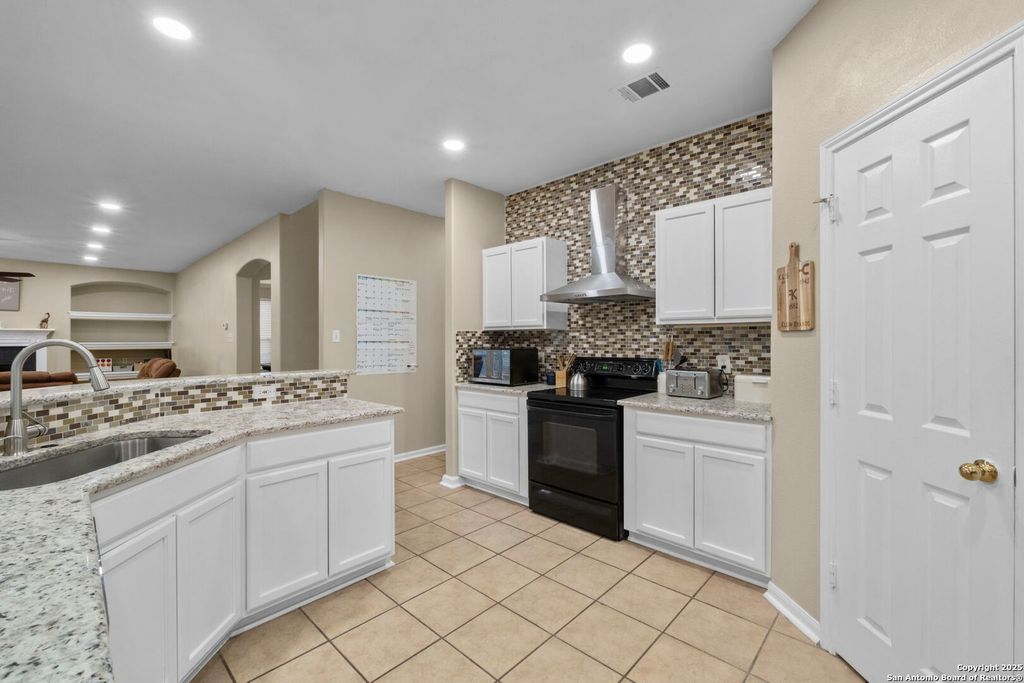 Photo of 47 FERRIS CRK, San Antonio, TX 78254 (MLS # 1959142)