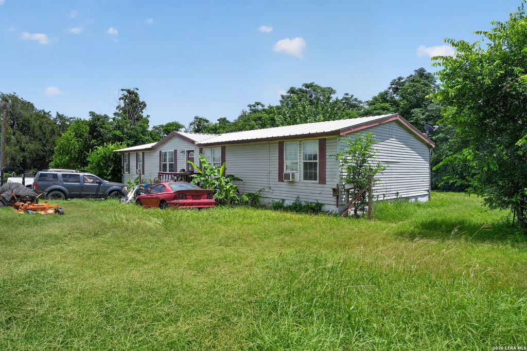 Photo of 975 County Road 6753, Devine, TX 78016 (MLS # 1969081)