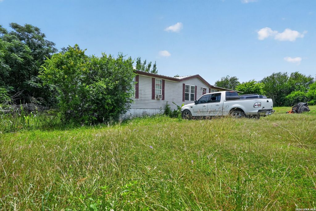 Photo of 975 County Road 6753, Devine, TX 78016 (MLS # 1969081)