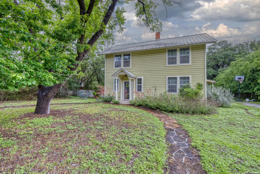 Photo of 218 W Leona St, Uvalde, TX 78801 (MLS # 1960767)