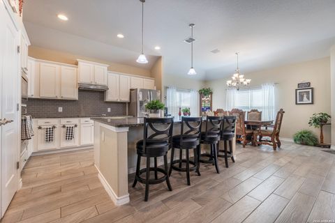 133 Grand View Floresville TX 78114