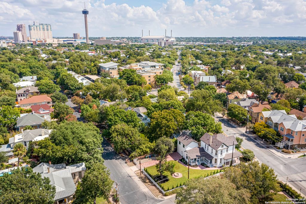 Photo of 1231 S Alamo, San Antonio, TX 78210 (MLS # 1911429)