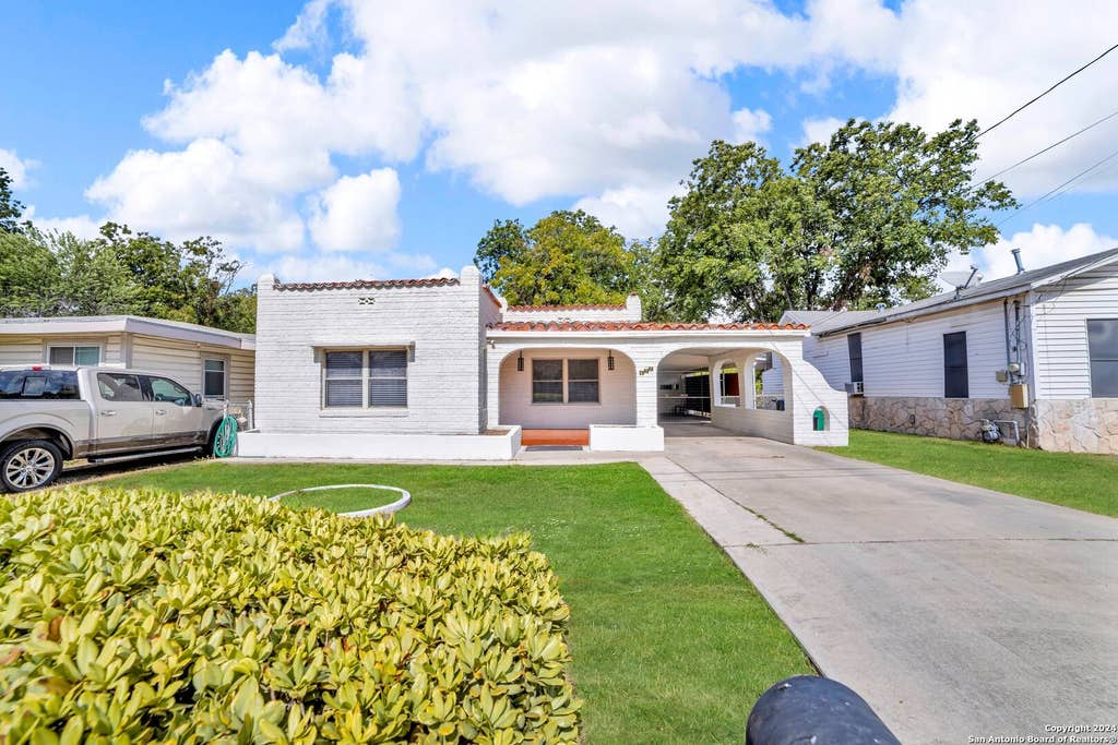 Photo of 627 Cottonwood, San Antonio, TX 78225 (MLS # 2008670)